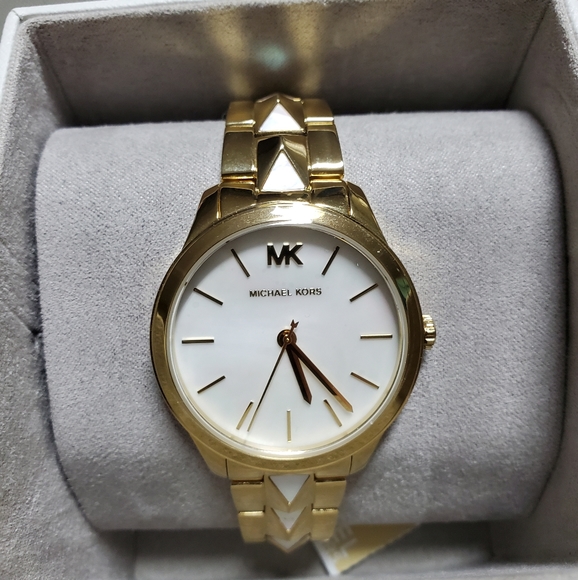 Michael Kors Ladies Watch Gold and Pearl - Picture 3 of 16